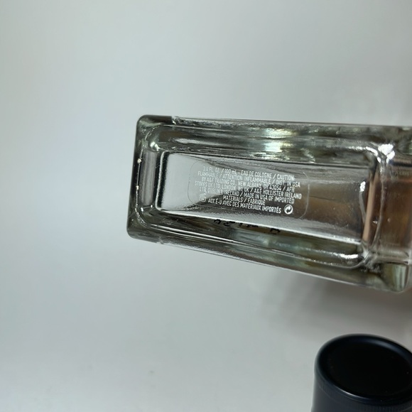 Hollister Socal Eau De Cologne Spray For Men, 3.4 FL. OZ 100 ml. - Picture 5 of 6